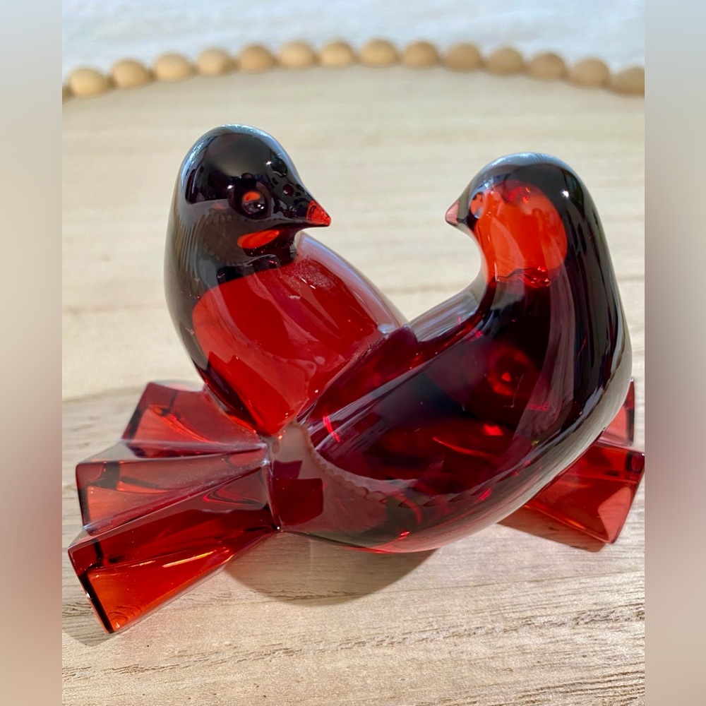 BACCARAT - Valentines Red Crystal Doves Figurine - Picture 1 of 4